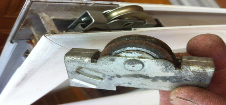 screen door roller repair in Oakland Park